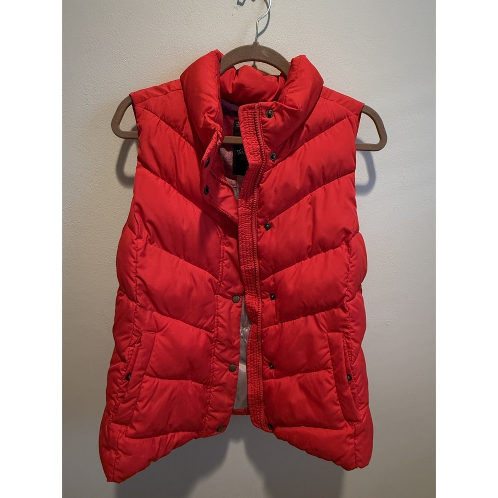 Gap Women's Puffer Vest Pure Red Size M Primaloft Down Alternative Gently Used